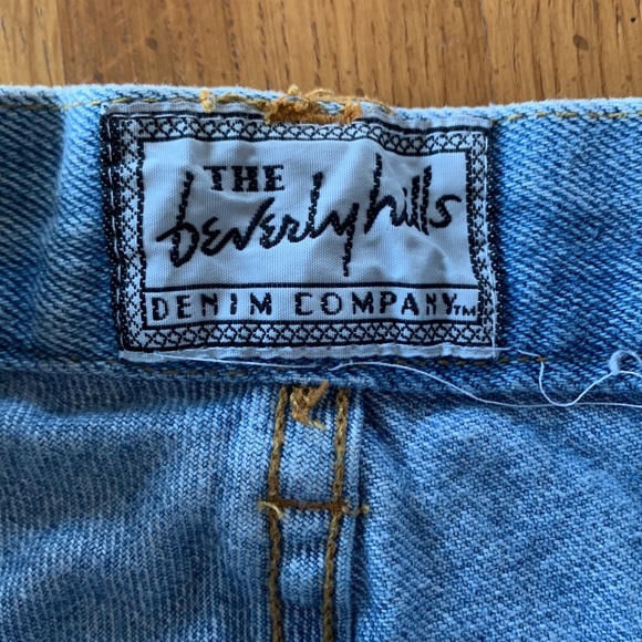 The Beverly Hills Denim Company Cut-off Jean Shorts Women’s Frayed Zip Size 9/10 - Picture 5 of 7